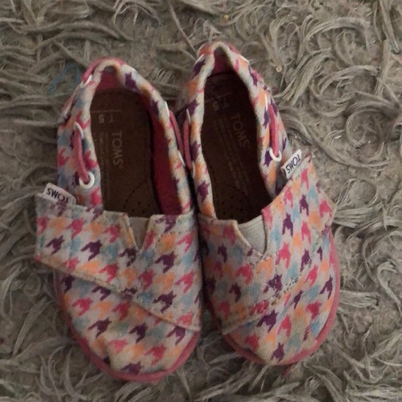 Girls Toms - Picture 1 of 1